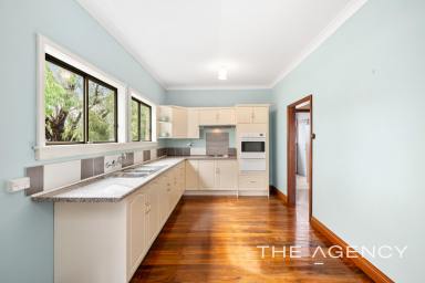 House For Sale - WA - Shoalwater - 6169 - Character Home in Coastal Location  (Image 2)