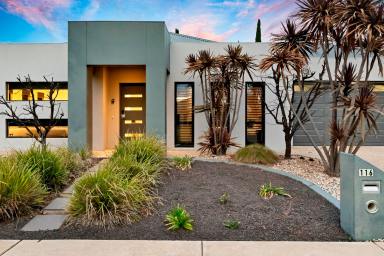 House For Sale - VIC - Mildura - 3500 - The Ultimate Entertainer  (Image 2)