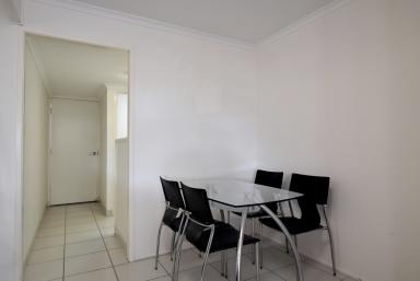 Unit For Lease - QLD - West Gladstone - 4680 - :: GREAT LOCATION, FURNISHED AND CLOSE TO SPORTING FIELDS  (Image 2)