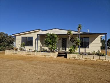 House For Sale - WA - Hopetoun - 6348 - Room and a great view!  (Image 2)