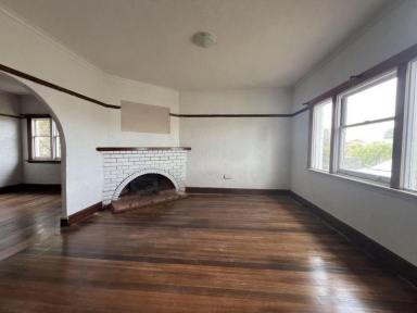 House Leased - TAS - Devonport - 7310 - Double-storey (with view to Mersey river) 4-bed house for rent in Devonport  (Image 2)