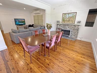 House For Sale - NSW - Narrandera - 2700 - SPACIOUS FAMILY HOME  (Image 2)