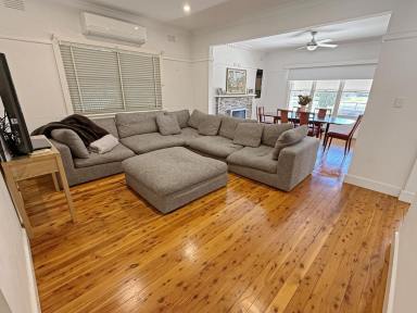 House For Sale - NSW - Narrandera - 2700 - SPACIOUS FAMILY HOME  (Image 2)