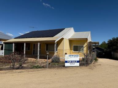 House For Sale - SA - Mannum - 5238 - Affordable home on an extra large parcel of land (2649 m2).  Scope to develop (STCC) or refresh inside and enjoy.  (Image 2)