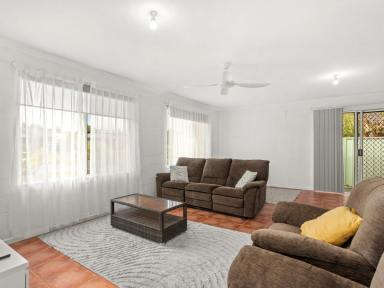 Duplex/Semi-detached Sold - NSW - Old Bar - 2430 - DUPLEX IN HANDY LOCATION  (Image 2)