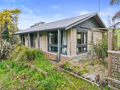 House For Sale - VIC - Fish Creek - 3959 - 1.8 ACRES IN THE MIDDLE OF TOWN  (Image 2)