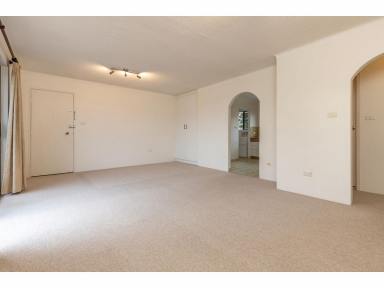 Unit For Sale - NSW - Tuncurry - 2428 - Small Complex Living – Prime Tuncurry Location  (Image 2)