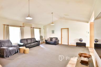 House For Sale - VIC - Mildura - 3500 - Great Location with Beautiful Gardens  (Image 2)