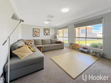 House For Sale - NSW - Inverell - 2360 - Spacious Family Home with Year-Round Entertaining  (Image 2)