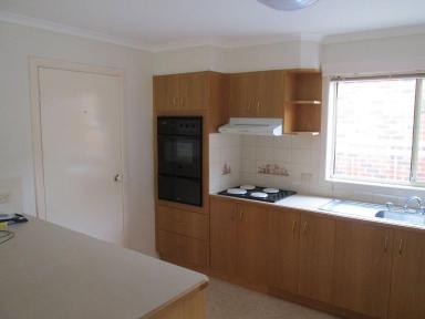 Unit For Lease - VIC - Bairnsdale - 3875 - STYLISH, MODERN THREE BEDROOM TOWNHOUSE.  (Image 2)