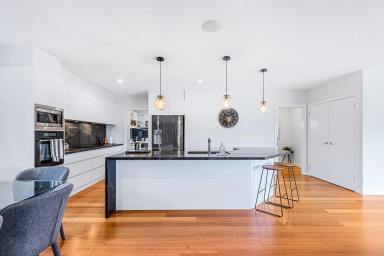 House For Sale - VIC - North Bendigo - 3550 - Luxury, Lifestyle and Location Combined  (Image 2)