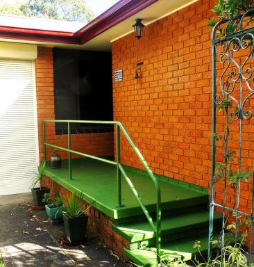 House For Sale - NSW - Gorokan - 2263 - Ideally positioned close to the shores of Budgewoi Lake  (Image 2)
