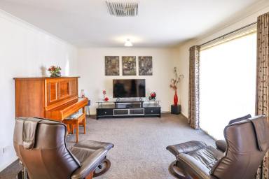 Townhouse For Sale - VIC - Mildura - 3500 - NOTHING TO DO, JUST MOVE IN & RELAX  (Image 2)