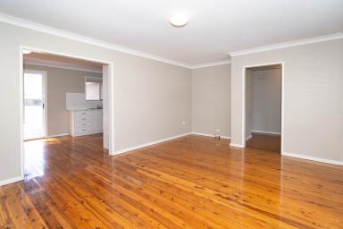 House For Lease - NSW - Ashmont - 2650 - COMFORTABLE LIVING ON CRAWFORD  (Image 2)