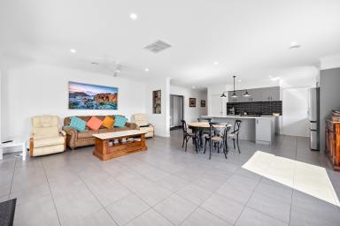 House For Sale - VIC - Warragul - 3820 - Elegant, Luxurious and Modern (Image 2)