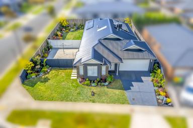 House For Sale - VIC - Warragul - 3820 - Elegant, Luxurious and Modern  (Image 2)