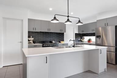 House For Sale - VIC - Warragul - 3820 - Elegant, Luxurious and Modern  (Image 2)