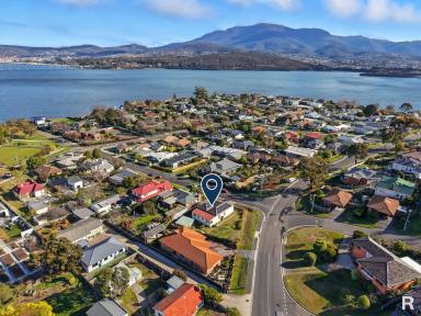 House For Sale - TAS - Lindisfarne - 7015 - Charming Lindisfarne Living with Endless Potential  (Image 2)