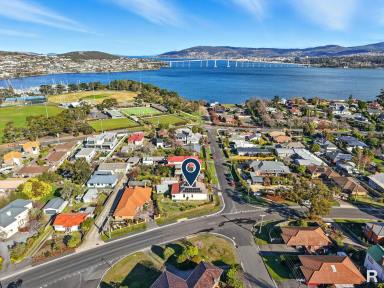 House For Sale - TAS - Lindisfarne - 7015 - Charming Lindisfarne Living with Endless Potential  (Image 2)