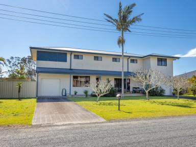 House For Sale - NSW - Manning Point - 2430 - COASTAL ESCAPTE WITH RIVER VIEWS  (Image 2)