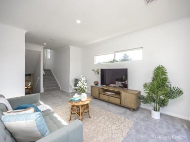 Townhouse For Sale - WA - Heathridge - 6027 - 4 LEVEL TOWNHOUSE - SIMPLY STUNNING!  (Image 2)