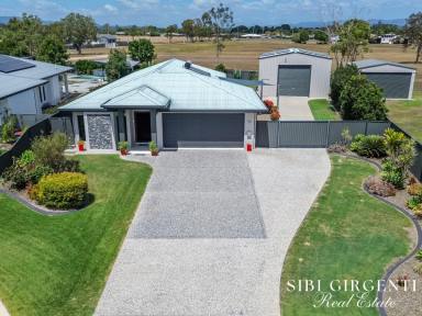 House For Sale - QLD - Mareeba - 4880 - QUALITY, CLASS, COMFORT & CONVENIENCE  (Image 2)