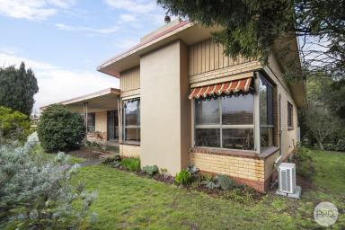 House For Sale - VIC - Wendouree - 3355 - Retro Style Meets Work-from-Home Potential  (Image 2)