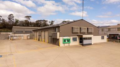 Industrial/Warehouse For Lease - QLD - Harristown - 4350 - Exceptional High Exposure Facility within Industrial Growth Corridor  (Image 2)