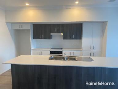 Townhouse For Lease - NSW - Greenwell Point - 2540 - Coastal Living  (Image 2)