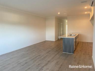 Townhouse For Lease - NSW - Greenwell Point - 2540 - Modern Townhouse Living by the Shoalhaven River  (Image 2)