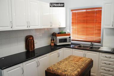 House For Lease - NSW - Inverell - 2360 - Family Home on Ross Hill  (Image 2)