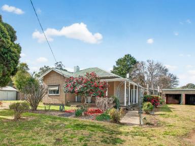 House For Sale - VIC - Swifts Creek - 3896 - COUNTRY HOME AND 3 ACRES ON THE TAMBO RIVER  (Image 2)
