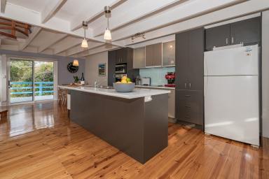 House For Sale - VIC - Inverloch - 3996 - Seaside Retreat Ready for Holiday Bliss or Everyday Living  (Image 2)