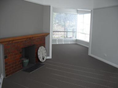 House For Lease - NSW - Leeton - 2705 - FAMILY LIVING CLOSE TO PARKVIEW PUBLIC SCHOOL  (Image 2)