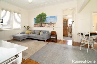 House For Lease - NSW - Turvey Park - 2650 - FULLY FURNISHED CENTRAL LIVING  (Image 2)