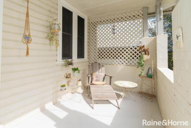 House For Lease - NSW - Turvey Park - 2650 - FULLY FURNISHED CENTRAL LIVING  (Image 2)