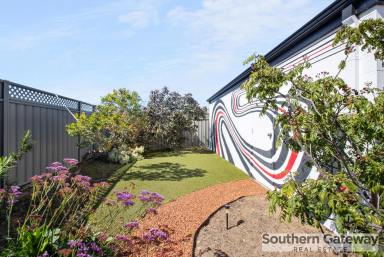 House For Sale - WA - Wellard - 6170 - MODERN COMFORT, CLEVER DESIGN AND EVERYDAY CONVENIENCE  (Image 2)