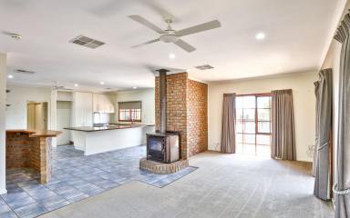 House For Sale - VIC - Merbein - 3505 - YOUR DREAM LIFESTYLE AWAITS!  (Image 2)