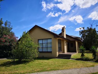 House For Lease - VIC - Mordialloc - 3195 - 4 Bed Bayside Living in Mordialloc - Only 10 mins from the Beach  (Image 2)