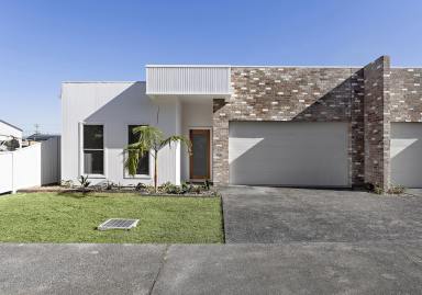 Villa For Sale - NSW - Shoalhaven Heads - 2535 - ~ Brand New & Move In Ready ~  (Image 2)