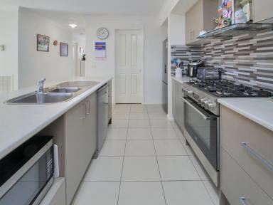 House For Sale - VIC - Eastwood - 3875 - MODERN EASTWOOD LIVING WITH PRIVATE GATEWAY TO WALKING TRACKS  (Image 2)