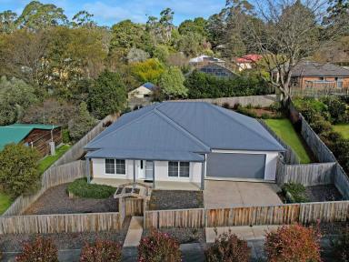 House For Sale - NSW - Bundanoon - 2578 - Charming Country-Style Home with Stunning Gardens & Modern Elegance  (Image 2)