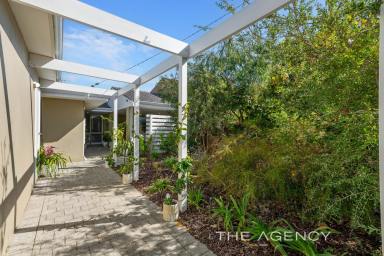 House For Sale - WA - Mullaloo - 6027 - A Home That Feels Like a Holiday!  (Image 2)