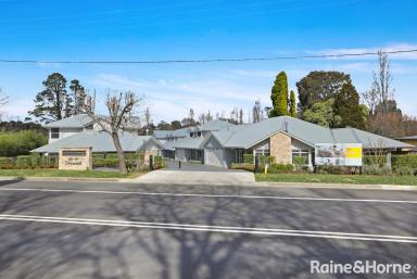 Townhouse For Sale - NSW - Bowral - 2576 - Minutes From Town- Adjoining Bowral Golf Course  (Image 2)