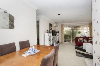 Unit For Lease - NSW - Raymond Terrace - 2324 - NEAT AND TIDY UNIT LOCATED IN RIVERVIEW RIDGE !!!  (Image 2)