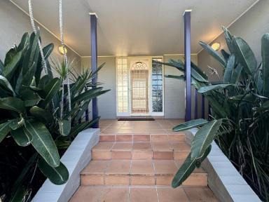House For Lease - NSW - Mitchells Island - 2430 - Large Family Home with Pool & River Views – Mitchells Island  (Image 2)