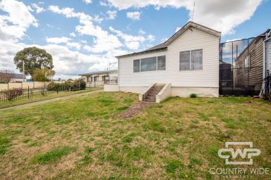 House For Sale - NSW - Glen Innes - 2370 - Comfort, Convenience & Exceptional Garage Space  (Image 2)