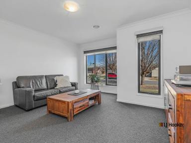 House For Sale - VIC - Echuca - 3564 - As Good As New - Modern 3 Bedroom Home with Effortless Lifestyle Appeal  (Image 2)