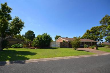 House Sold - NSW - North Nowra - 2541 - Quiet Cul-de-Sac Living on a Prime Corner Block  (Image 2)