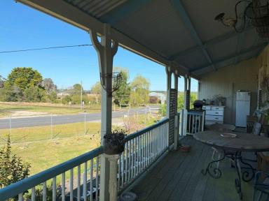 House For Sale - QLD - Cottonvale - 4375 - Charming Queenslander heart of the Granite Belt  (Image 2)